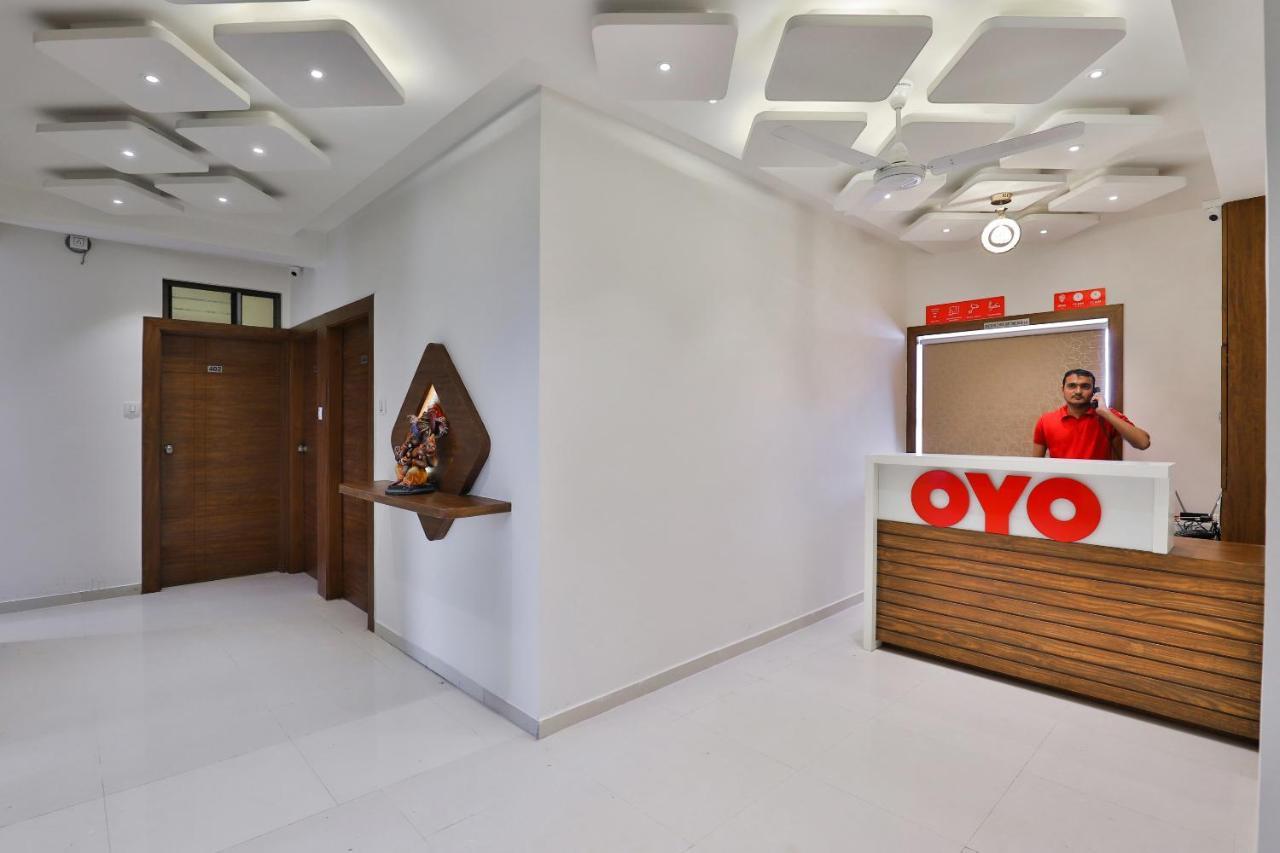 Oyo 19303 Hotel Sungold Ahmadábád Kültér fotó