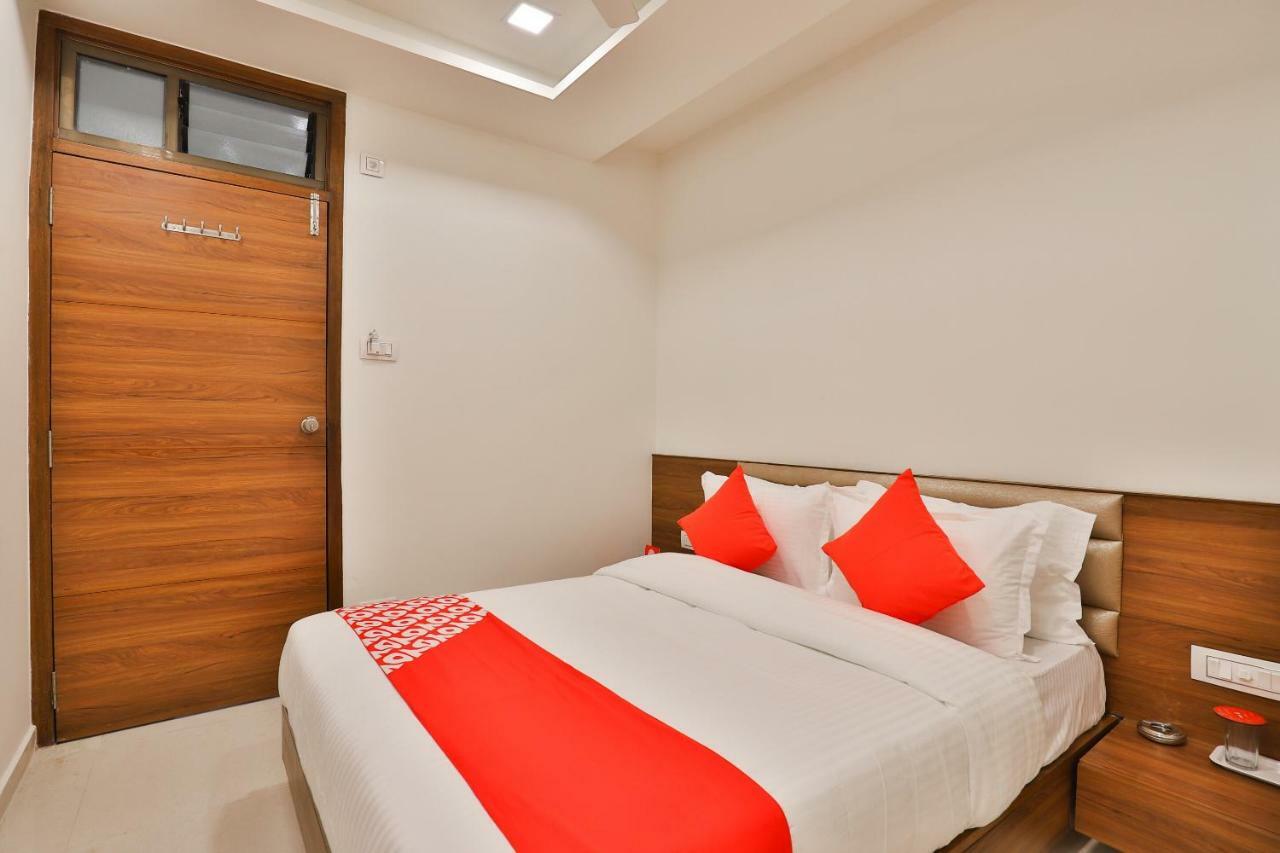 Oyo 19303 Hotel Sungold Ahmadábád Kültér fotó